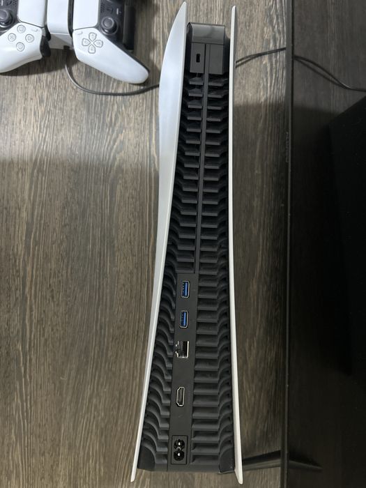 Playstation 5+2 contolere+statie de incarcare+cont de playstation cu fc 26.