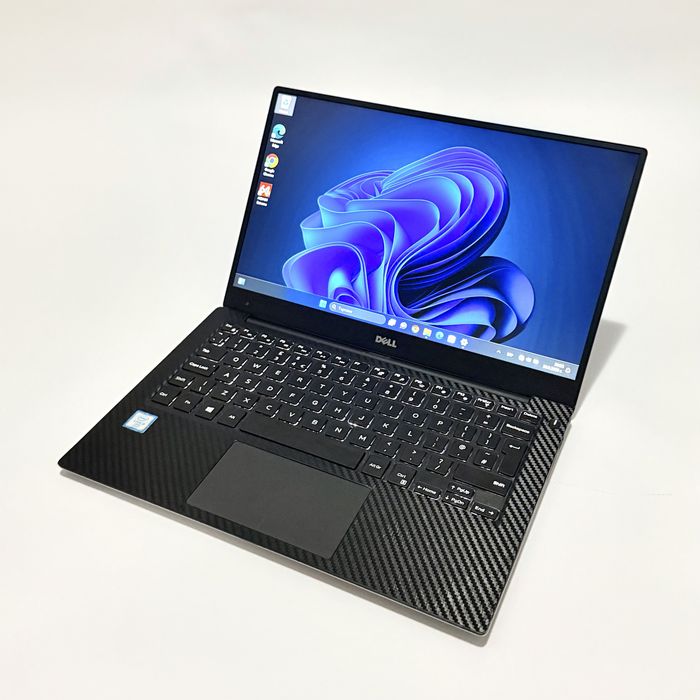 Лаптоп DELL XPS 9360