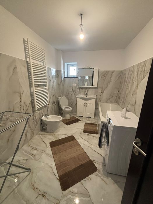 Inchiriez apartament