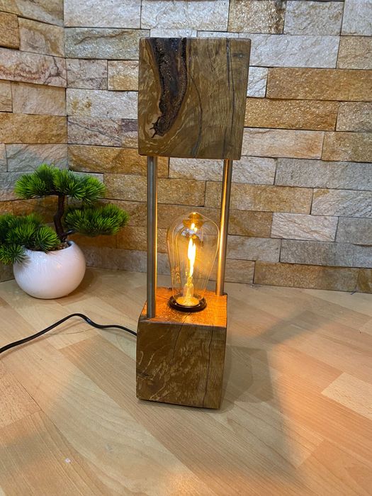 Ръчно изработена дизайнерска лампа от дърво