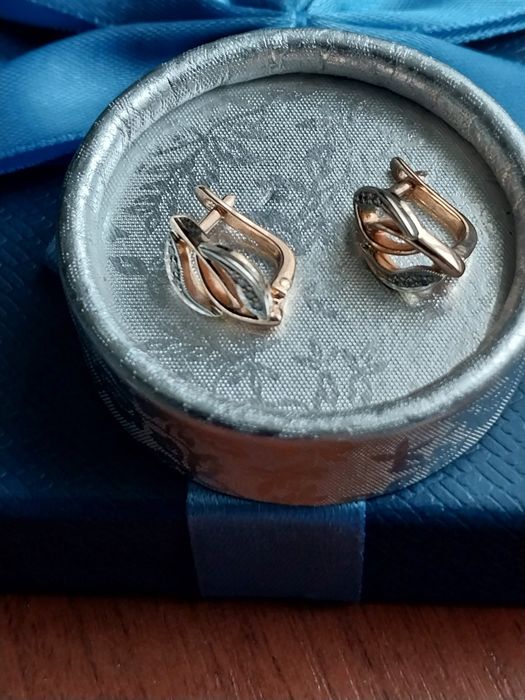 Золотые серьги с бриллиантами