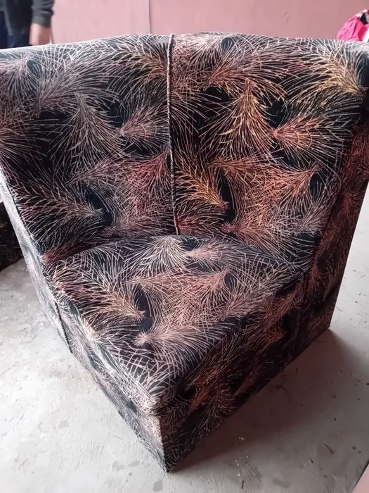 Продавам ъглов  диван запазен