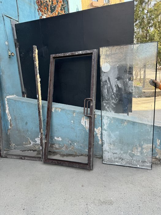 Продам витражную дверь