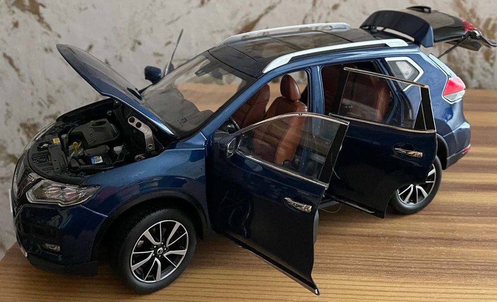 NISSAN X-TRAIL 2018 Мощаб 1:18 PAUDI Model