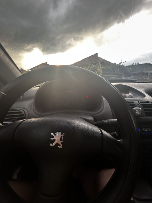 Продавам Peugeot 206 Hatchback