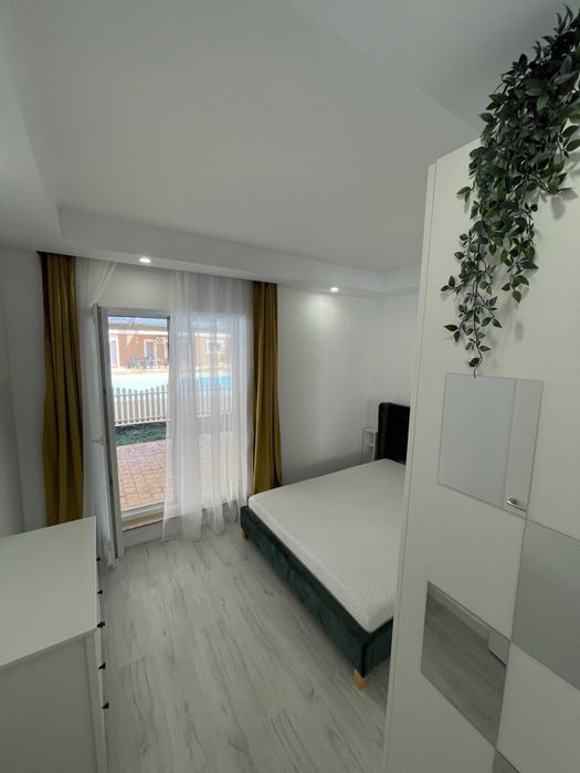 Apartament 2 camere de închiriat în Cosmopolis – parter, terasă mare, vedere și acces la piscină