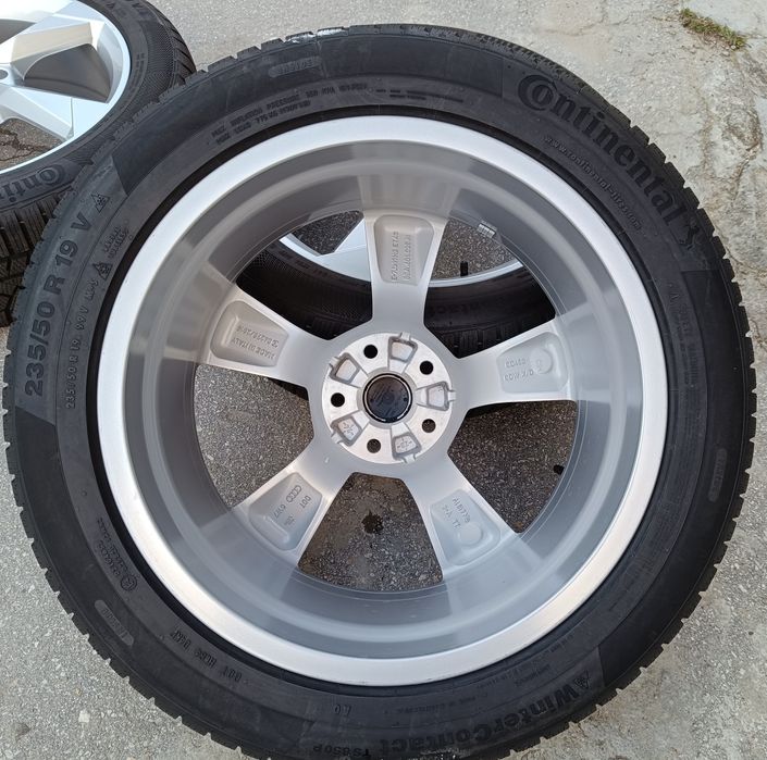 Оригинални джанти  с гуми зимни 19 цола за Audi Q3 Sq дот 2023г Нови!!