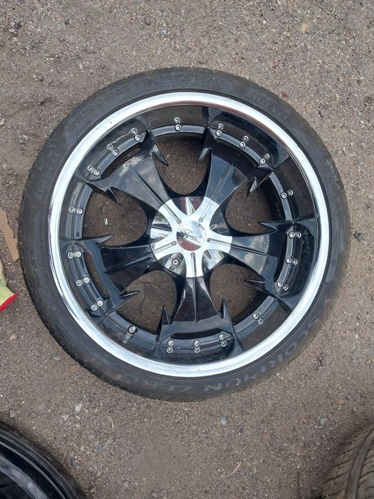 4 шины Pirelli 265 35 ZR22.