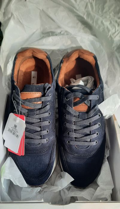 Продам новые кроссовки.