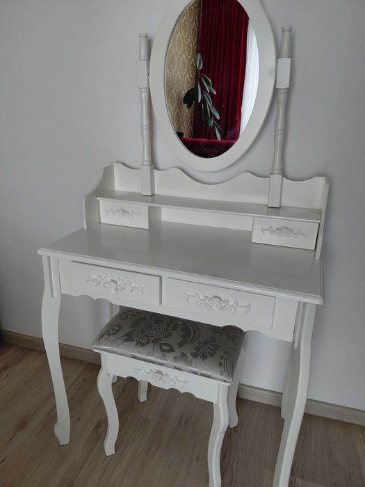 Masa machiaj/gatit mireasa