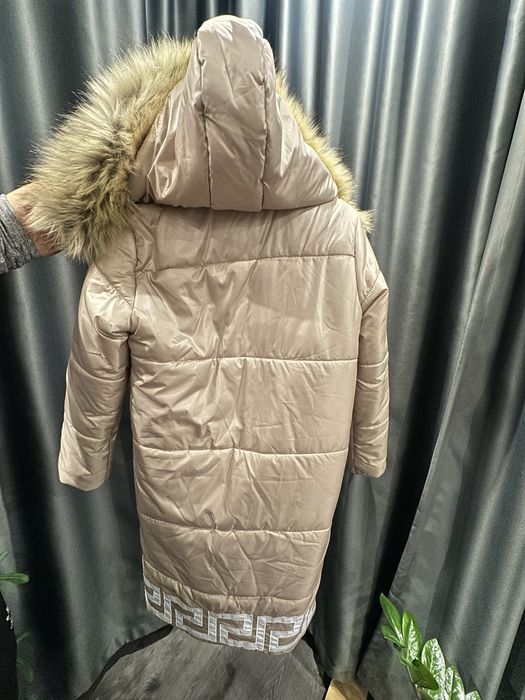 Ново Оригинално дамско дълго яке Versace  размер S  с естествен пух