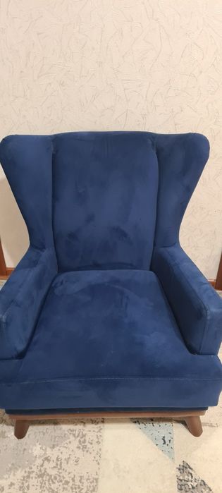 Диван вместе с креслом