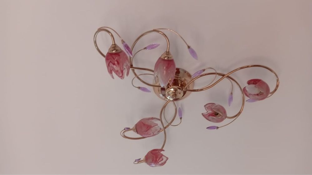 Продам люстру в спальню