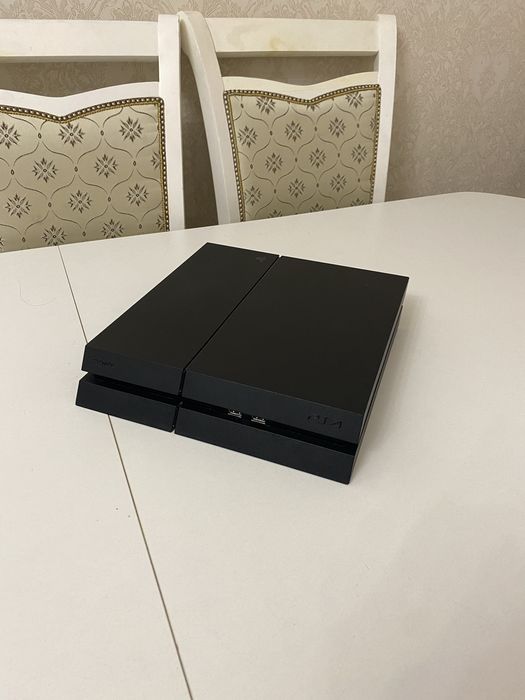 Продам PlayStation4 500Гб памяти