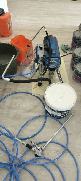 Без воздушный покрасочный аппарат.