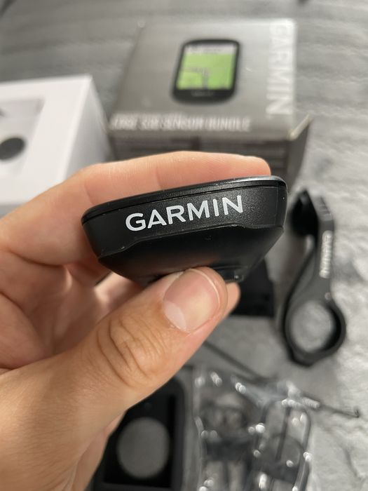 Vand ciclocomputer Garmin Edge 530, pachetul care include si senzorii de viteza si banda de puls