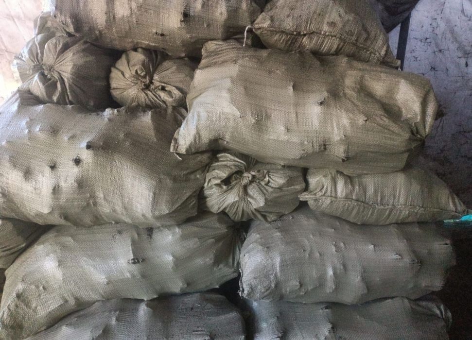 Уголь опилки дрова в мешках, швырок чурки зил и пирожковоз