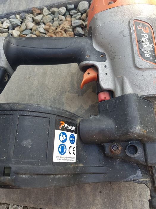 Pistol pneumatic cuie lemn Paslode CNP75.1