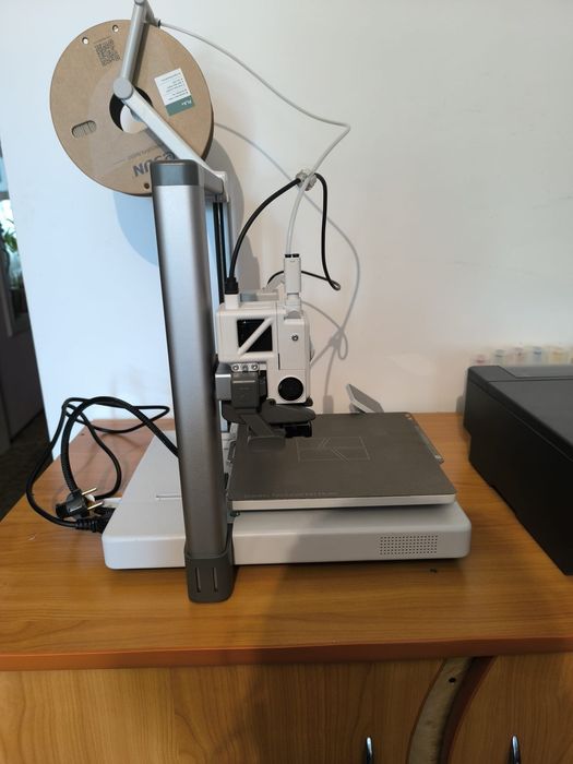 Vând pachet: Epson L8050 (6 culori) + Imprimantă 3D Bambu Lab – Stare foarte bună