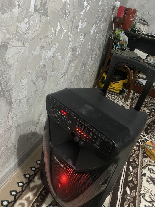 Xolati zur  ovozi balan yaxshi mikrafon bor ishliydi