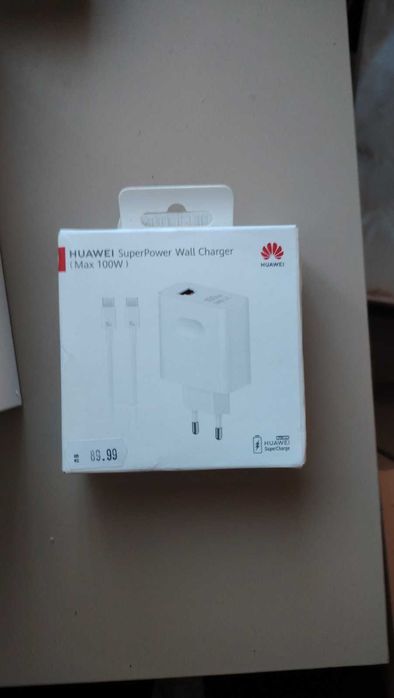 Продавам HUAWEI Pura 80 Pro + зарядно 100 вата
