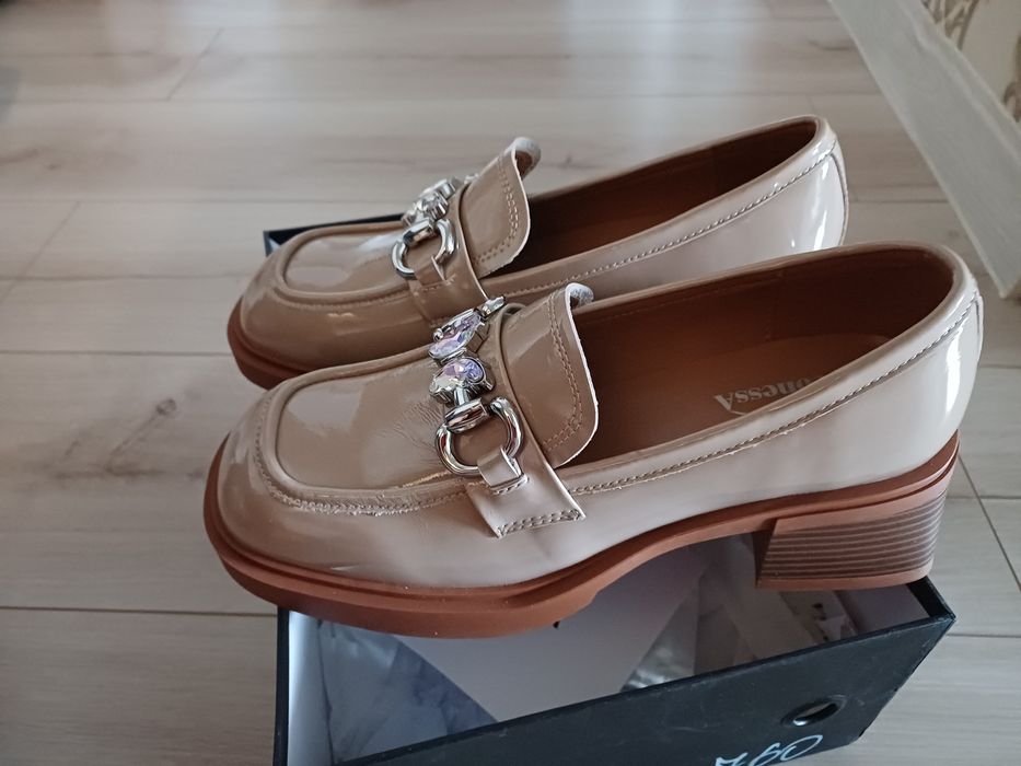 Женская обувь. Натуральные