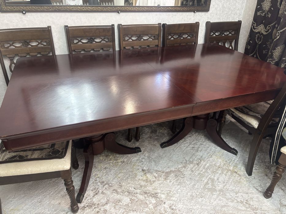 Стол в хорошем состояние