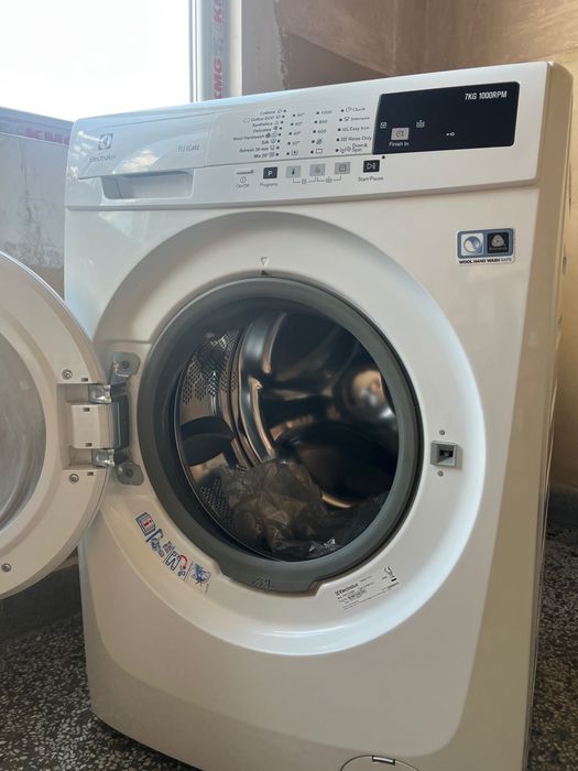 Пералня Electrolux EWF1074BW/ За части