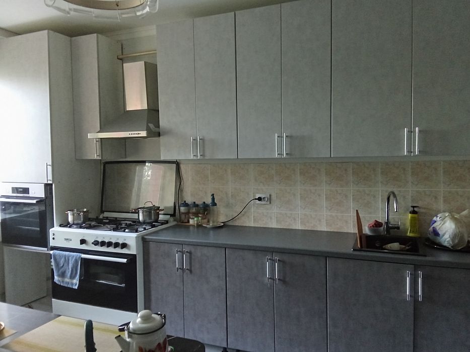 Продам кухонные шкаф