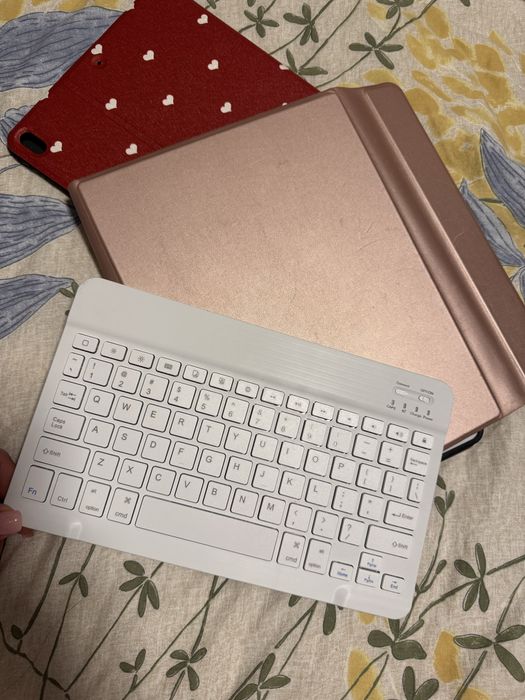 iPad Air 3 (2020) 64GB Wi-Fi + подарък клавиатура и аксесоари