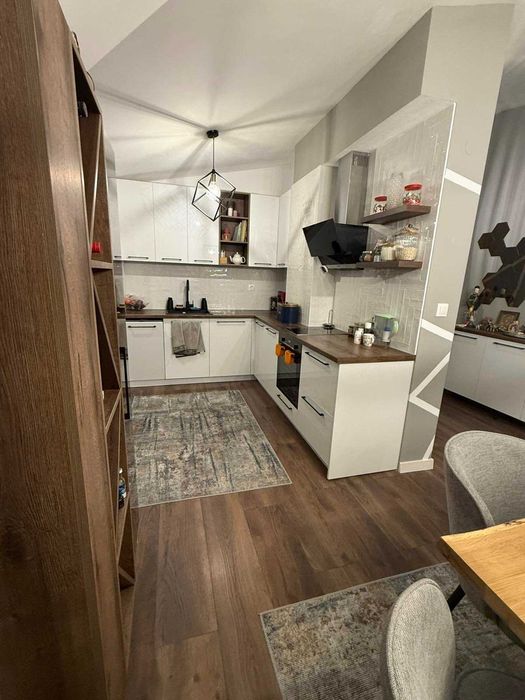 Продава се Тристаен апартамент в Пловдив, Кючук Париж - 230 кв.м за 935 €/кв.м - Снимка #2