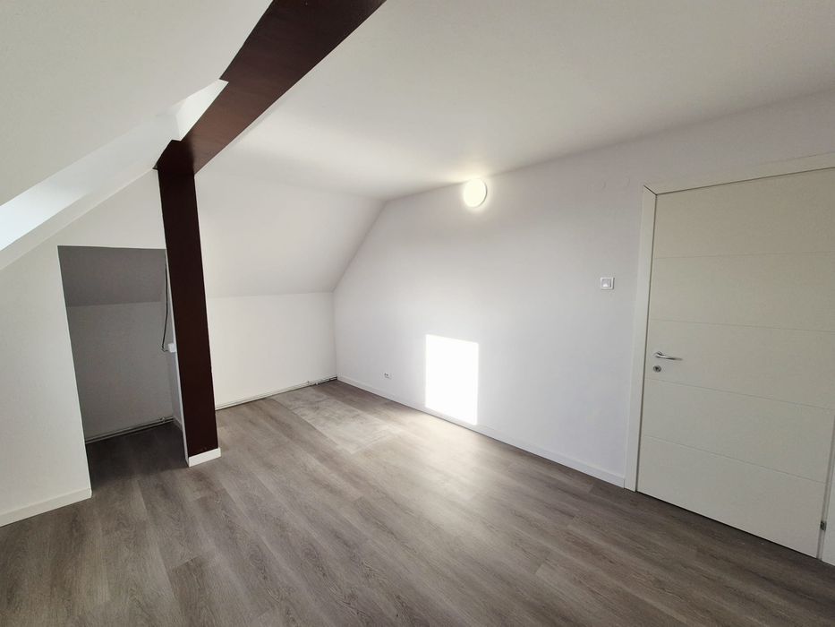Apartament 3 camere decomandat-81 mp- Copou