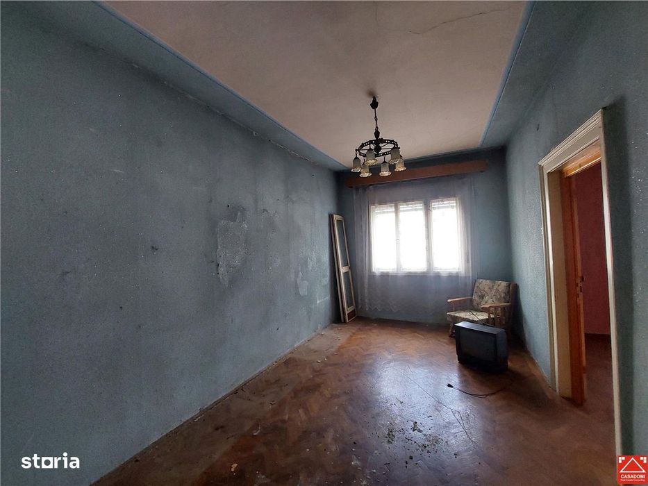 Casa cu spatiu comercial, zona Intim