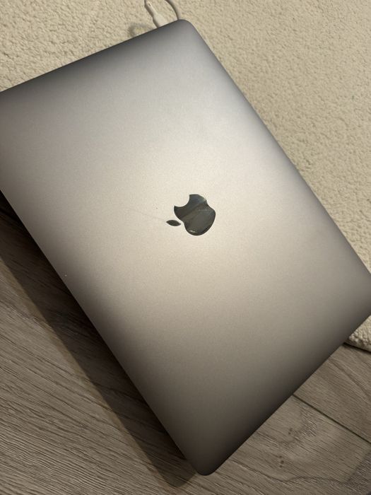 Macbook air M1 2020 cu mdm si bateria defecta