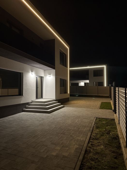 Case de vanzare in suceava pe 4 ari ,apa ,canal, gas ,curent, incluse in pret
