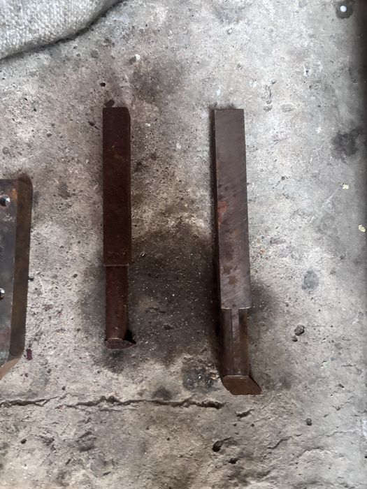 Токарные резцы разные