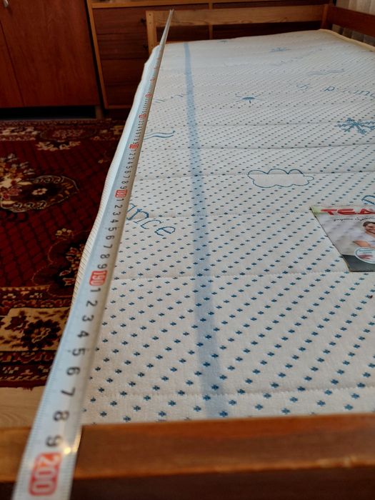 Продавам легла и матраци