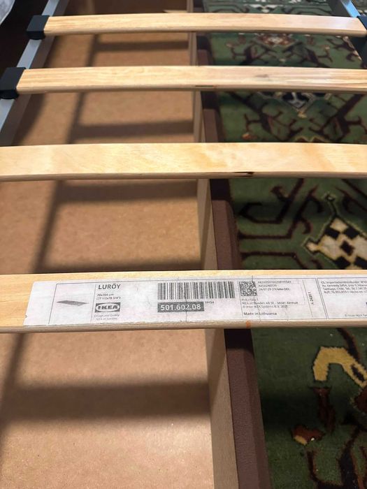 Canapea extensibilă 180x110 cm, cadru metalic, lamele de lemn si lada de depozitare (cu spuma extra sezut)