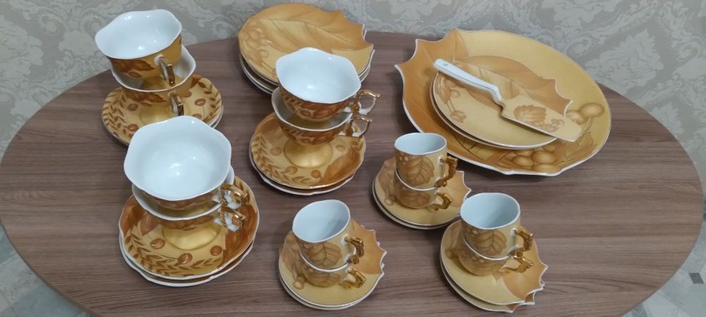 Продаётся чайно-кофейный сервиз.