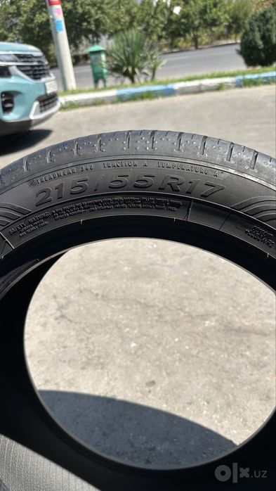 Goodyear 215 55 R17 Одна покрышка Хорошее состояние