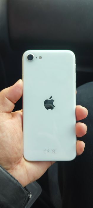 Продам Apple se 2020 в хорошем состоянии