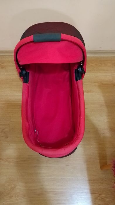Кош Cybex Ferrari, за новородено