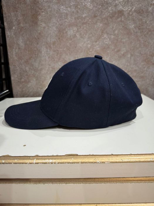 Продам кепку Moncler