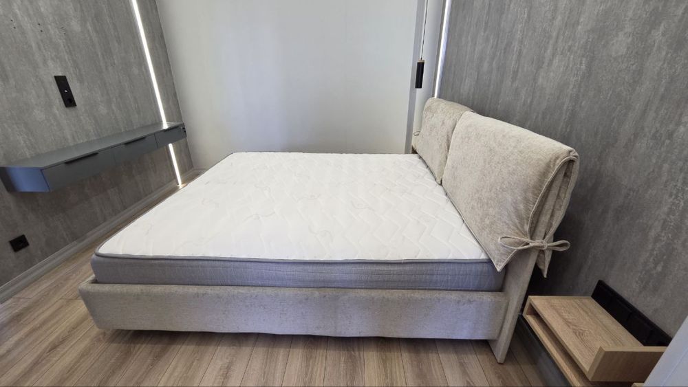 Продам двуспальнюю кровать