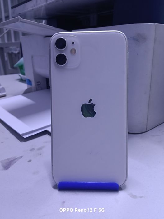 Apple iPhone 11 .
