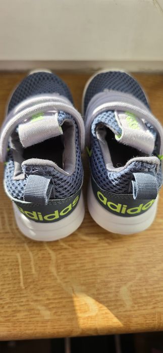 Vând adidasi Adidas 22