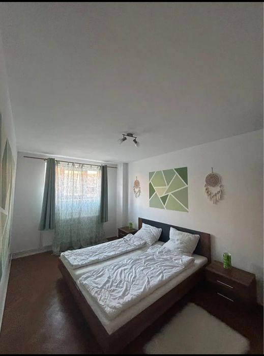 Apartament la casă 3 camere de închiriat