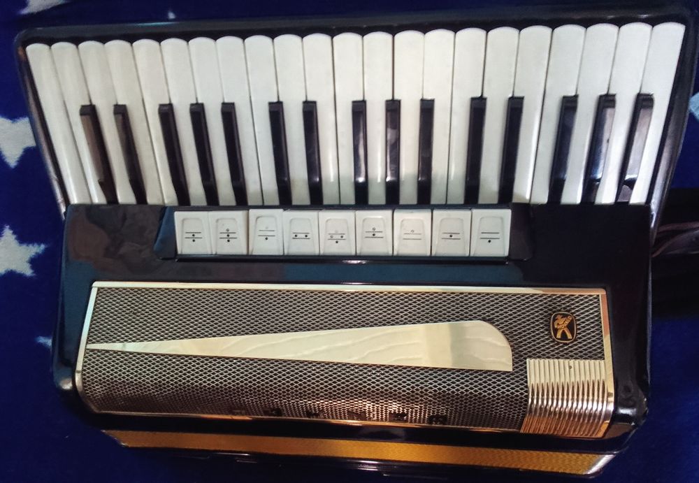 Vănd acordeon hohner lucia 4p ,96 bași