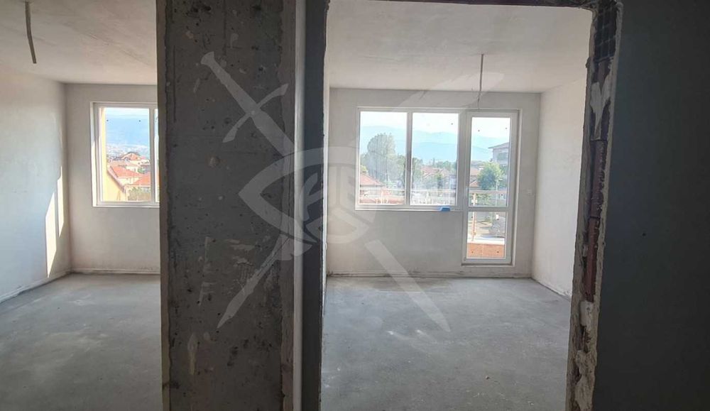 Продава се Тристаен апартамент в Пловдив, Коматево - 97 кв.м за 1083 €/кв.м - Снимка #1