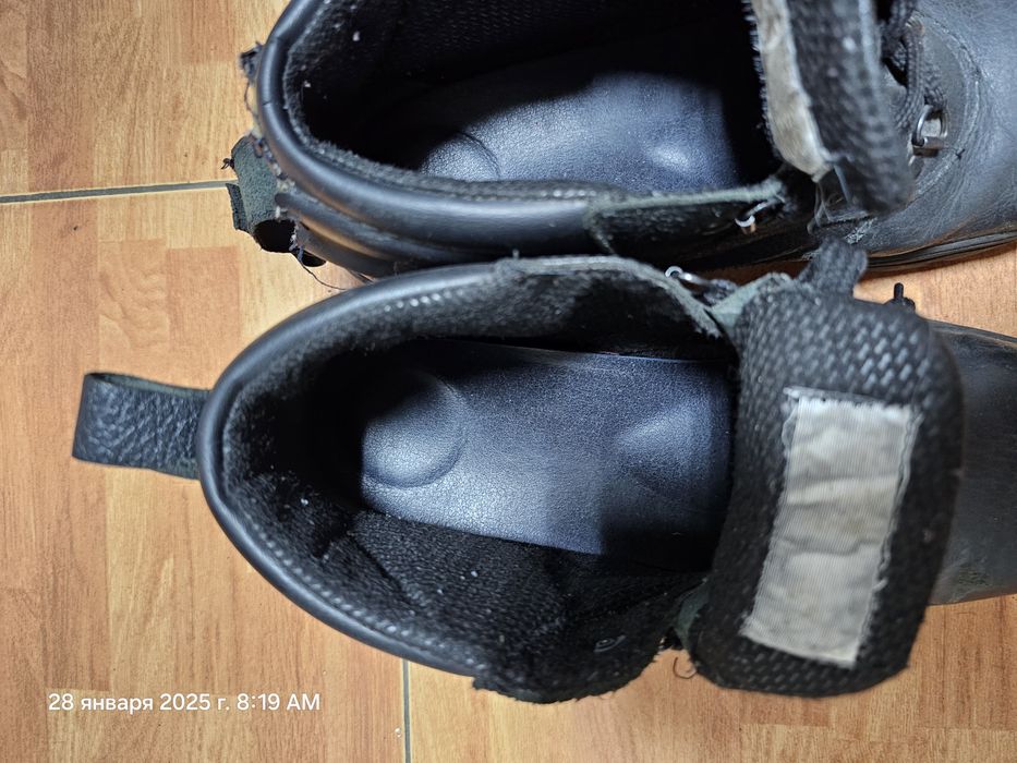 Продам рабочие ботинки  б у,р40